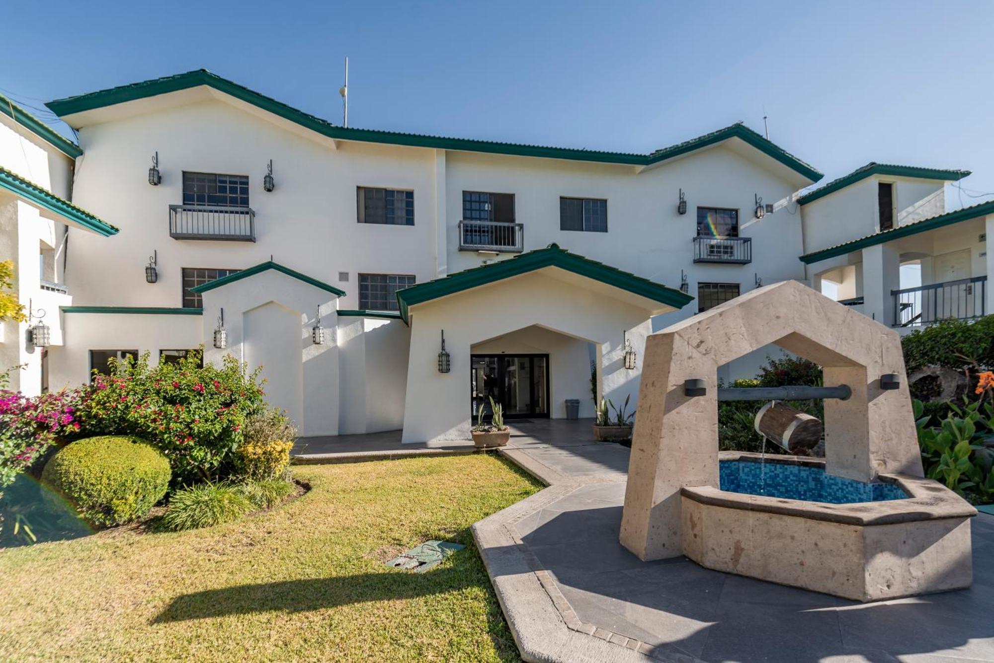 Quinta Dorada Hotel & Suites Saltillo Exterior foto