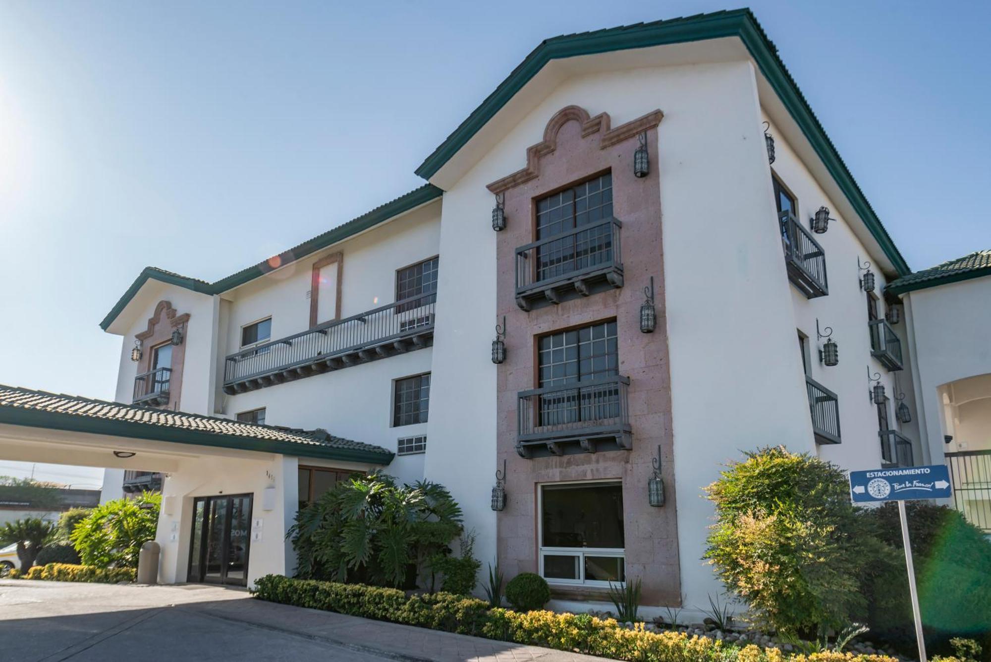 Quinta Dorada Hotel & Suites Saltillo Exterior foto