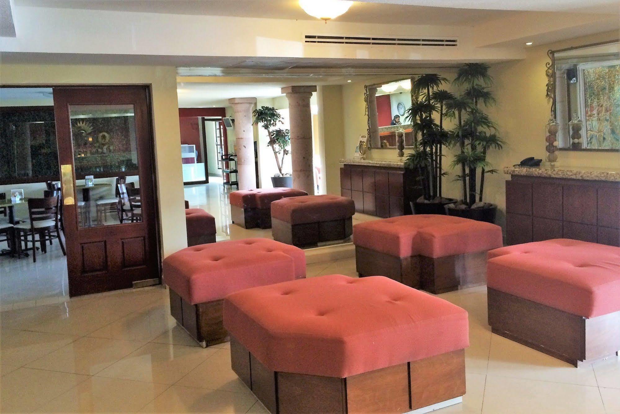 Quinta Dorada Hotel & Suites Saltillo Exterior foto