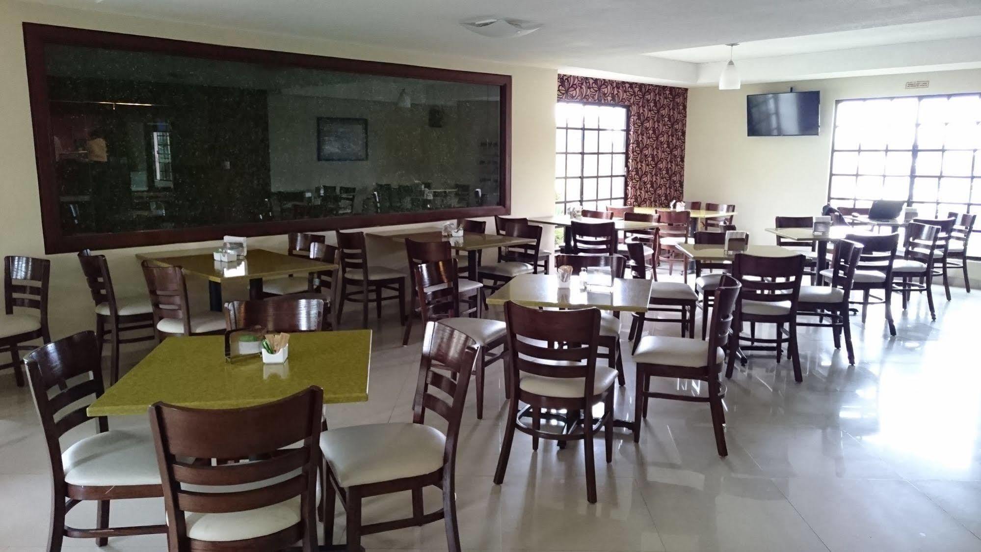 Quinta Dorada Hotel & Suites Saltillo Exterior foto